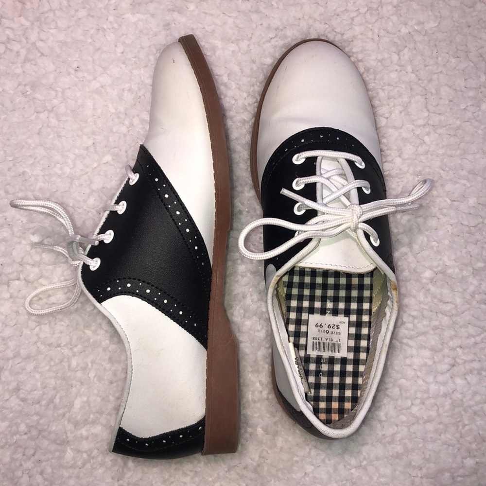 Saddle shoes